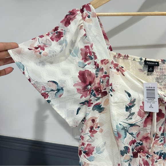 Floral Plus Size Chiffon Women's Top - Cream and Pink - Picture 3 of 10